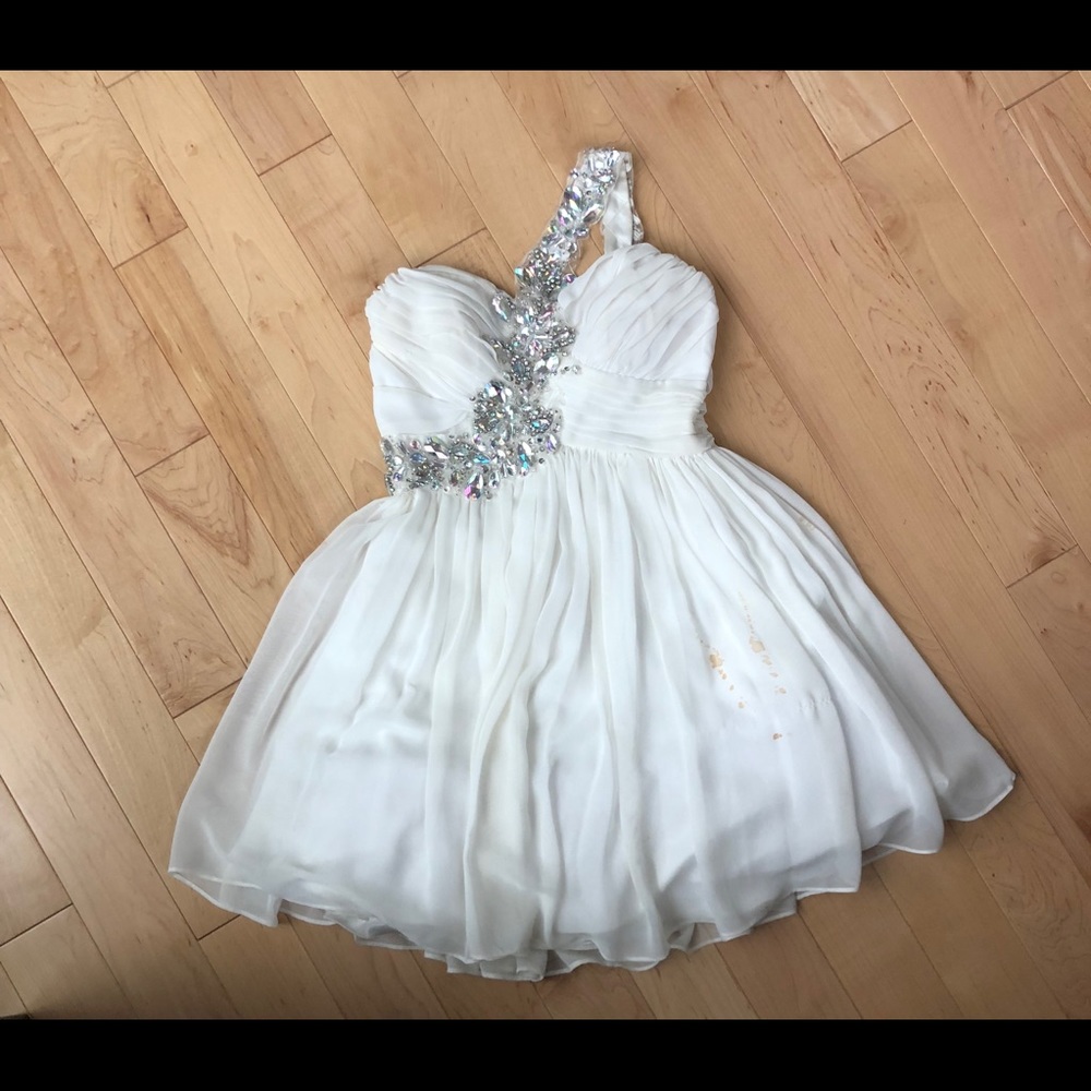 Beautiful formal/homecoming dress. Only worn once